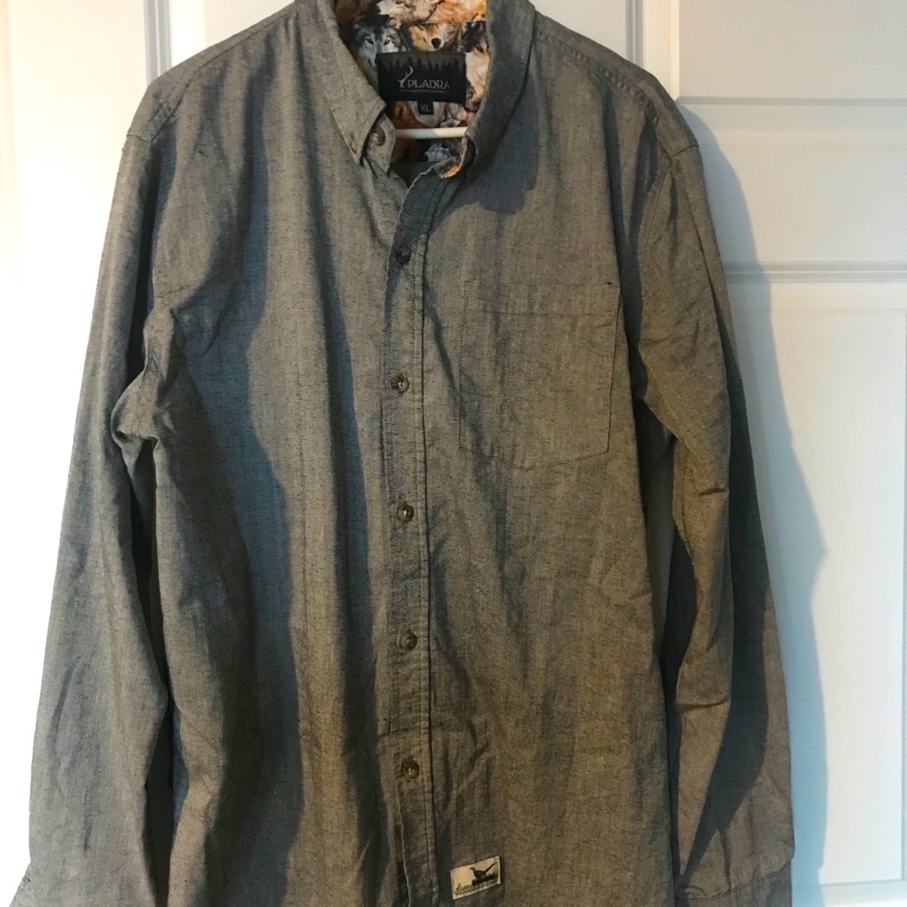 Pladra button down wolf shirt